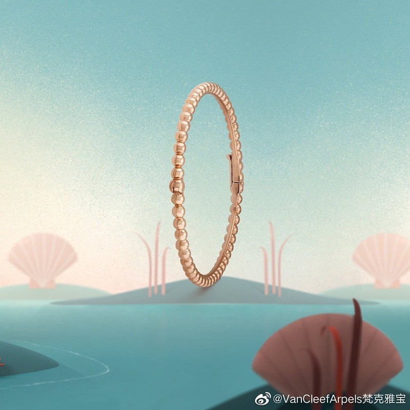 目を惹くカラー ヴァン クリーフアンドアーペル ペルレゴールドパールブレスレット偽物 VCARO7A800