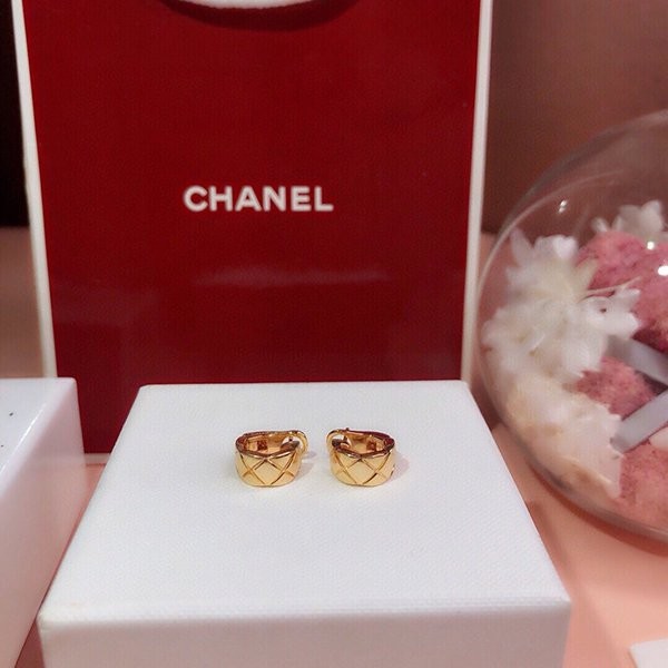 完売人気☆上品【シャネル】ココ クラッシュ ピアス コピー shv76282