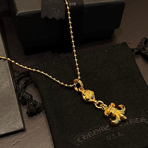 定番クロムハーツ  ゴールドネックレス 偽物 フレアチャーム Kuu95369