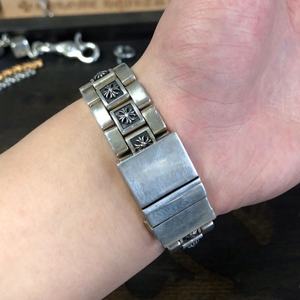 クロムハーツ CHプラス ブレスレット アップルウォッチ 偽物 シルバーウォッチバンド 40mm Kub36670