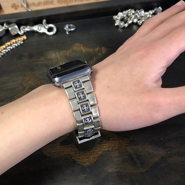 クロムハーツ CHプラス ブレスレット アップルウォッチ 偽物 シルバーウォッチバンド 40mm Kub36670