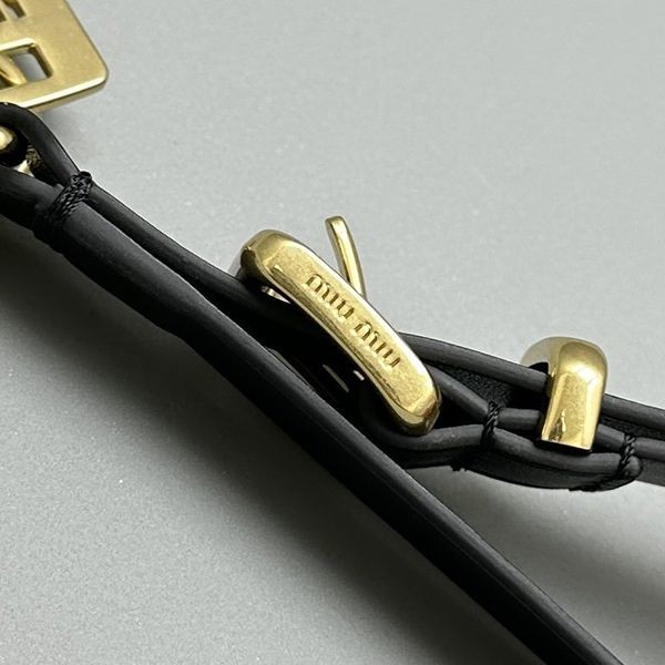 お洒落に♪ミュウミュウ レザーキーホルダー スーパーコピー mym57427
