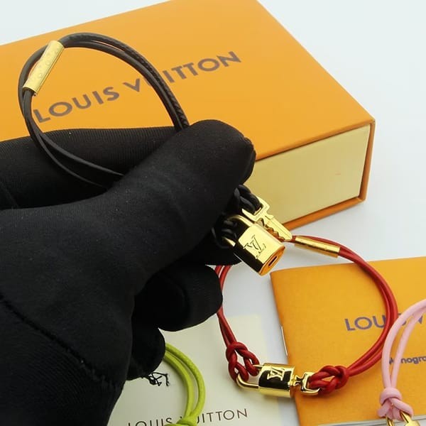 ギフトに最適ルイヴィトン ブレスレット・LV パドロック ギフト n級品 4色 M8015E