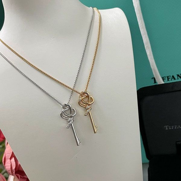 ギフトに最適 ティファニー ミディアム キー ペンダント コピー 華やか Tiy95508