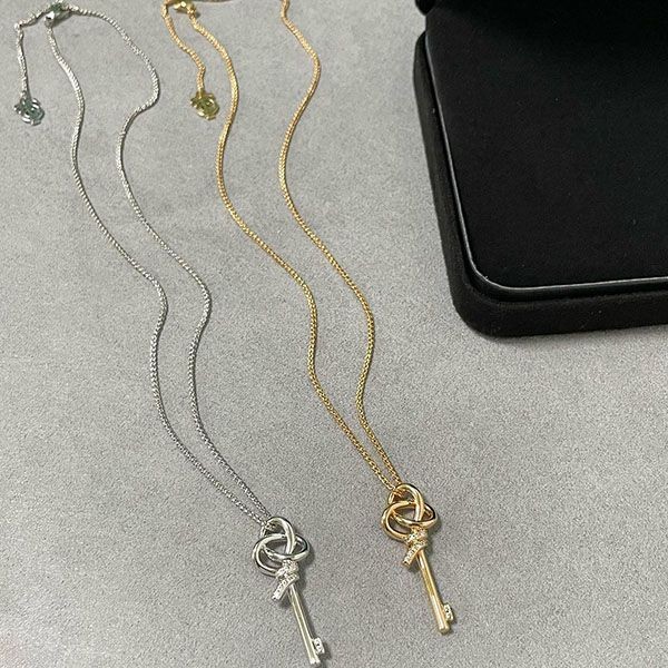 ギフトに最適 ティファニー ミディアム キー ペンダント コピー 華やか Tiy95508
