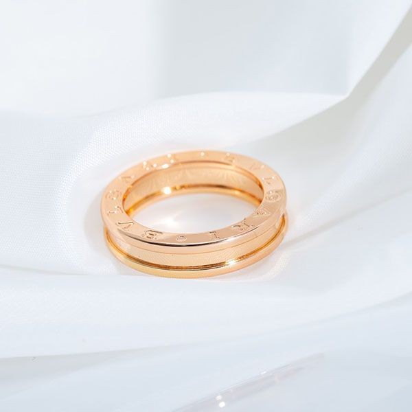 n級品 おすすめ ブルガリ リング 偽物 ビーゼロワン ピンクゴールド 18K Buw22532