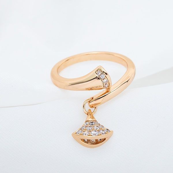 最新でオシャレ ブルガリ リング コピー ディーヴァドリーム ゴールド 18K Buc88684