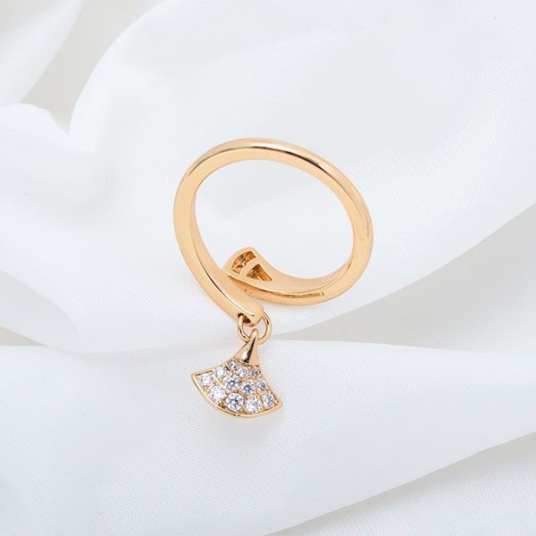 最新でオシャレ ブルガリ リング コピー ディーヴァドリーム ゴールド 18K Buc88684
