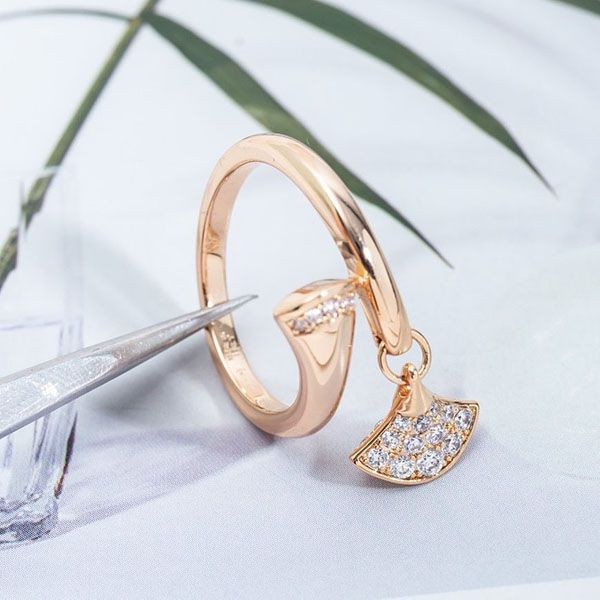 最新でオシャレ ブルガリ リング コピー ディーヴァドリーム ゴールド 18K Buc88684
