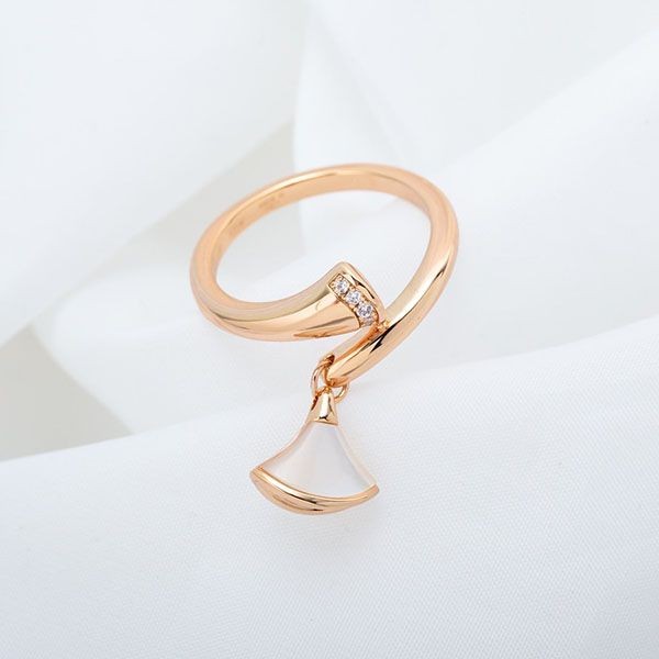 素敵な ブルガリ リング 指輪 ディーヴァドリーム ゴールド 18K Buz64858