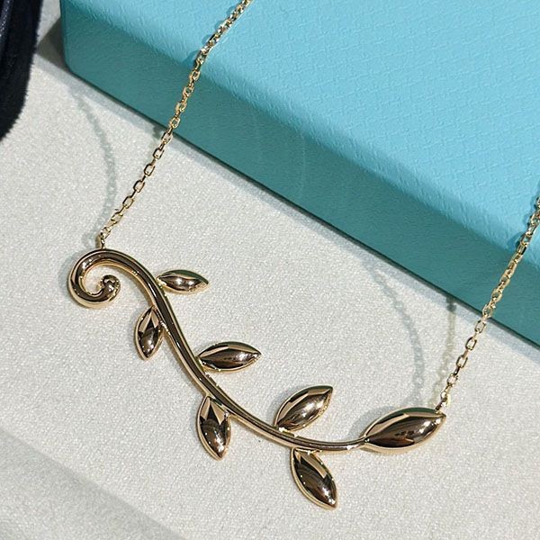 激安価格！ティファニー オリーブ リーフ ヴァイン ペンダント 18K Tin79996
