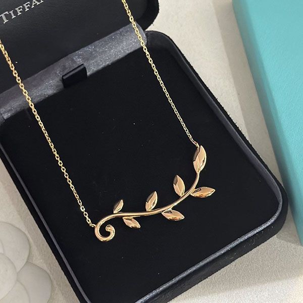 激安価格！ティファニー オリーブ リーフ ヴァイン ペンダント 18K Tin79996
