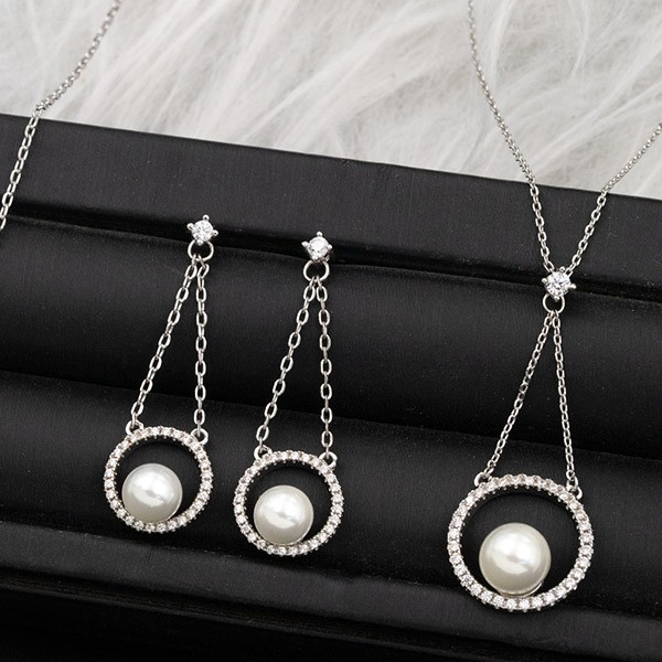 ミキモト ピアス コピー サークルモチーフ ダイアモンド シルバー mia94260