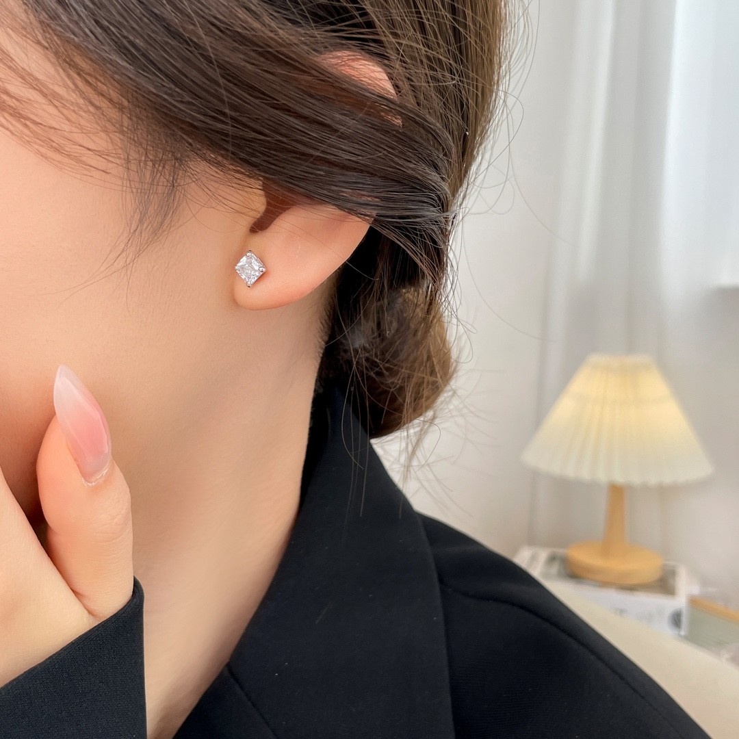 ＜最新で絶対欲しい>ブルガリ ダイヤモンド ピアス 偽物 But08992