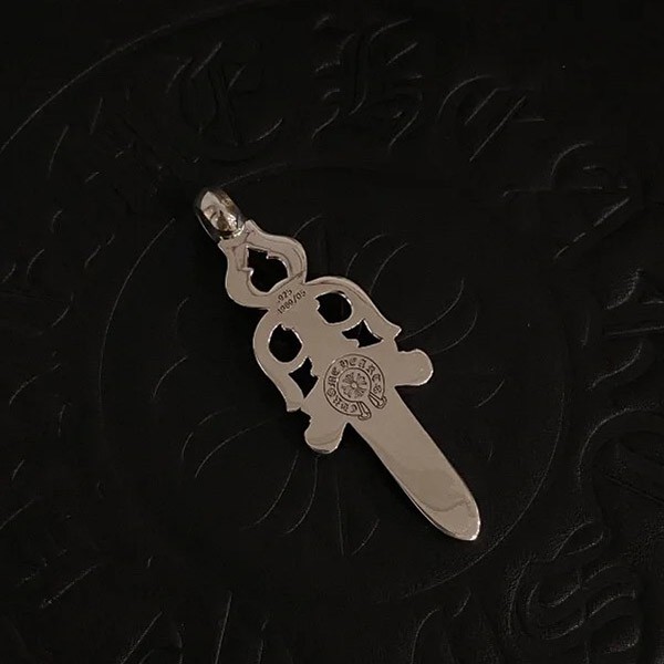 目を惹くカラー クロムハーツ ネックレス 偽物 ＃5 ダガー Dagger チャーム Kuj79060