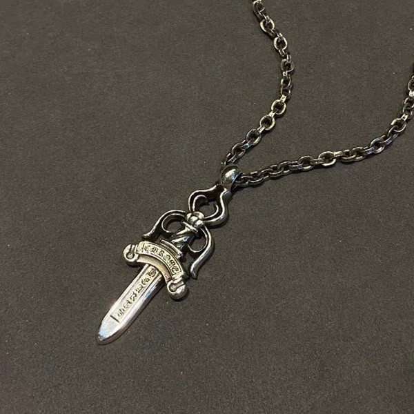 目を惹くカラー クロムハーツ ネックレス 偽物 ＃5 ダガー Dagger チャーム Kuj79060