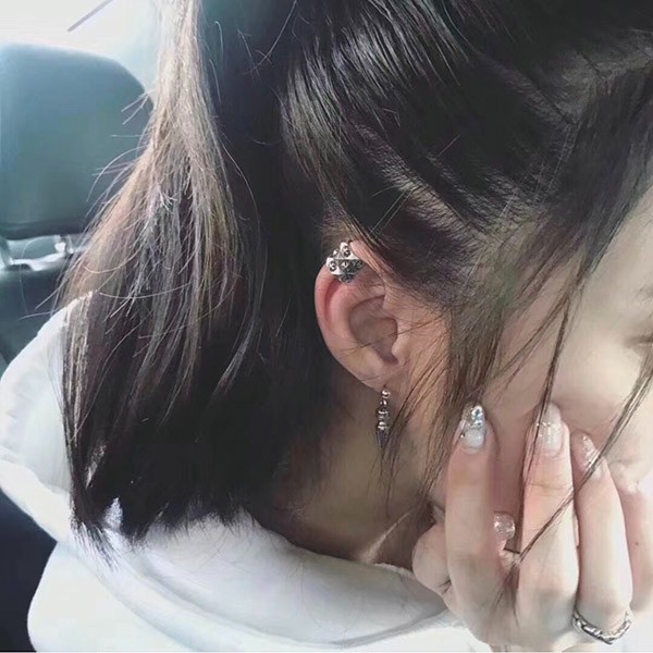 大人気!クロムハーツ CHプラス コピー ピラミッドプラスイヤカフ Kuq11880