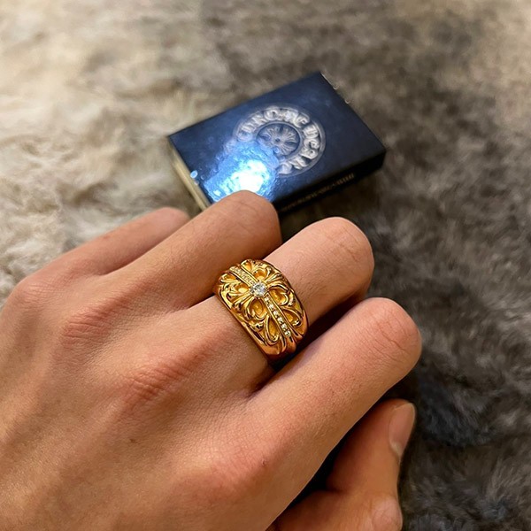 送料込 クロムハーツ フローラルクロスリング 偽物 パヴェダイヤ 22K Kub49956
