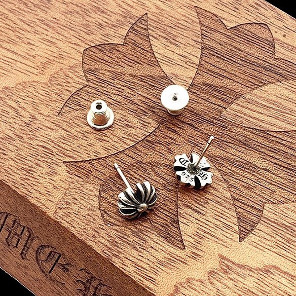 クロムハーツ Earring CH Cross スタッド ピアス 偽物 Kub56074