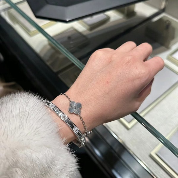 ヴァンクリーフ ヴィンテージ アルハンブラ ブレスレット 偽物、5モチーフ vaf67962