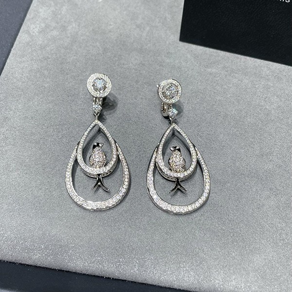 入手困難 ブシュロン ツバメ ピアス bur36692