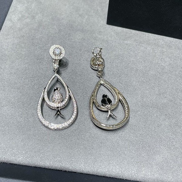 入手困難 ブシュロン ツバメ ピアス bur36692
