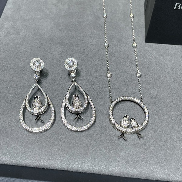 入手困難 ブシュロン ツバメ ピアス bur36692