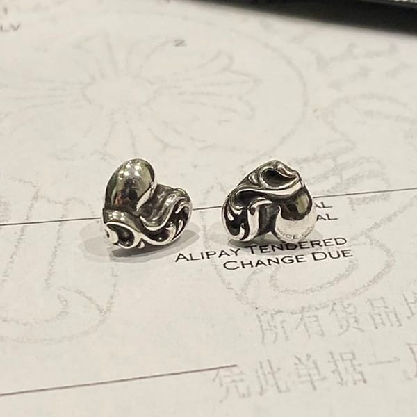 高級ブランドクロムハーツ STUD HEART ハートスタッド ピアス シルバー コピー Kuk61884