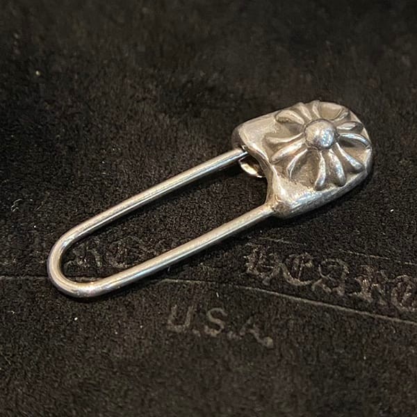 注目★クロムハーツ CHプラス 偽物 安全ピン ピアス イヤリング シルバー Kur20148