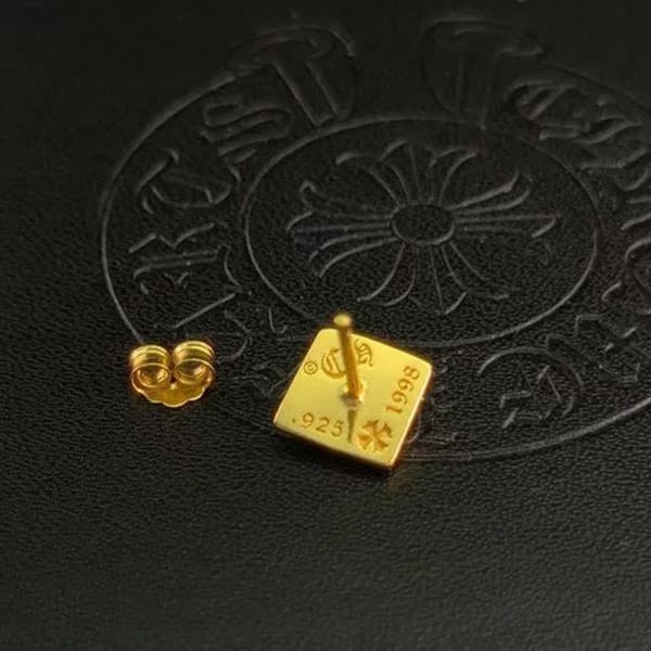速達発送クロムハーツ 偽物 プラス ピラミッド スタッド 22K ゴールド ピアス Kuj17787