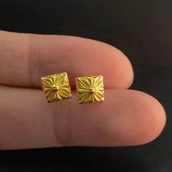 速達発送クロムハーツ 偽物 プラス ピラミッド スタッド 22K ゴールド ピアス Kuj17787