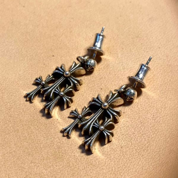お洒落クロムハーツ トリプル クロス イヤリング 偽物 ピアス Kus51630