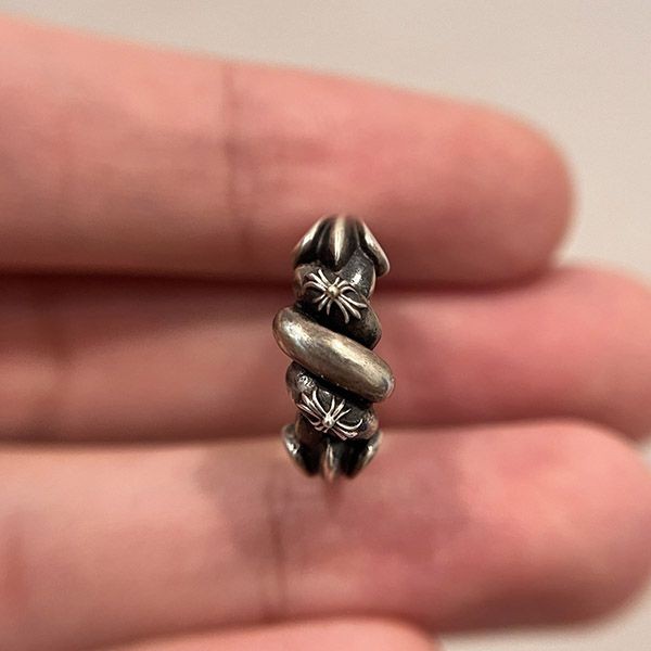 n級品 おすすめ クロムハーツ リング 偽物 指輪 タイニー E ノット Kui73967