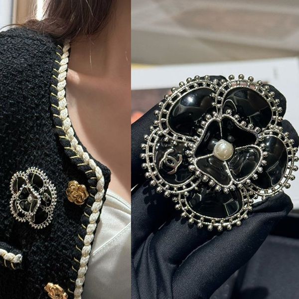 カメリアモチーフがお洒落【シャネル 偽物】ピアス&ブローチ shz56395