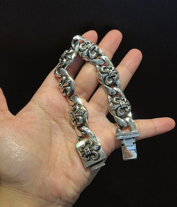 絶対欲しい！クロムハーツ マルチ n級品 ロゴ ブレスレット シルバー Kum04582