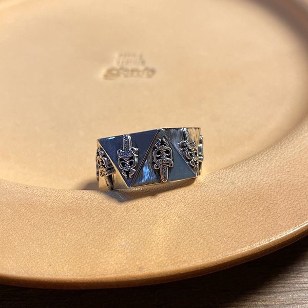クロムハーツ ペンタゴン 偽物 ダガー リング シルバー925 剣 指輪 Kuw24376