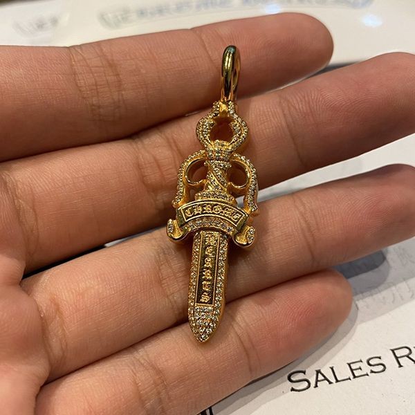 クロムハーツ ダブルダガー 22k 偽物ペンダントトップ パヴェダイヤ ダイヤモンド Kus75883