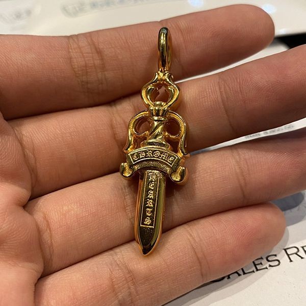 クロムハーツ ダブルダガー 22k 偽物ペンダントトップ パヴェダイヤ ダイヤモンド Kus75883