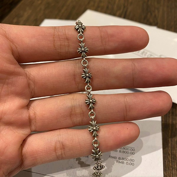 希少 クロムハーツ タイニー E CHプラス ブレスレット 偽物 Kun77767