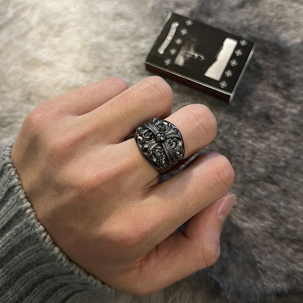 送料込 クロムハーツ ブラック＆シルバー スクエア 偽物 リング Kui55063