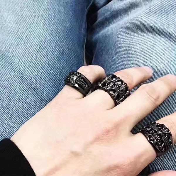 クロムハーツ ブラック＆シルバー スクエア 埋葬リング コピー Kud95025