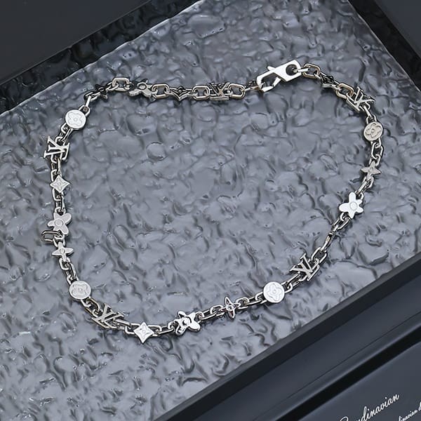 ★追跡付き発送で安心ルイヴィトン n級品 ネックレス デイジー花xモノグラム クラギー M01880