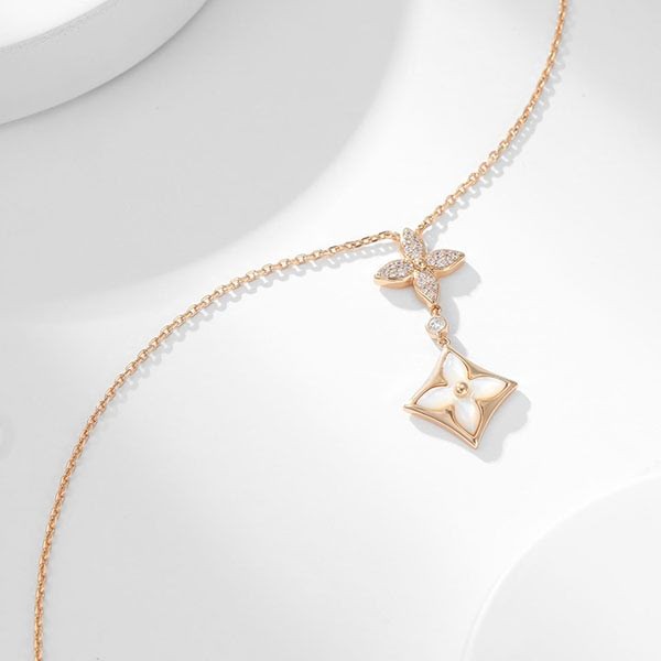大人気！ルイヴィトン ペンダント n級品 スター ブロッサム Q94676