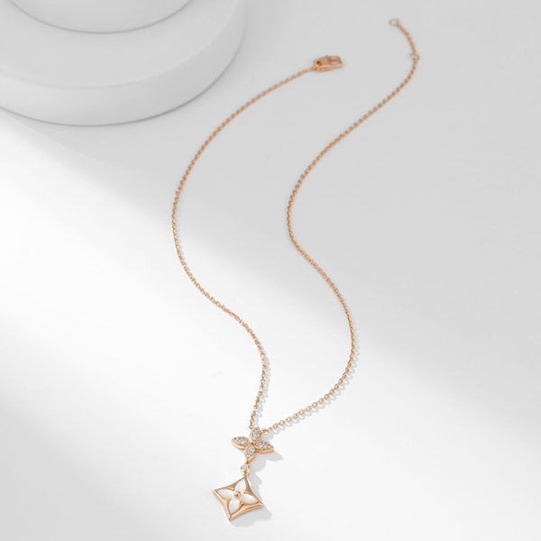大人気！ルイヴィトン ペンダント n級品 スター ブロッサム Q94676