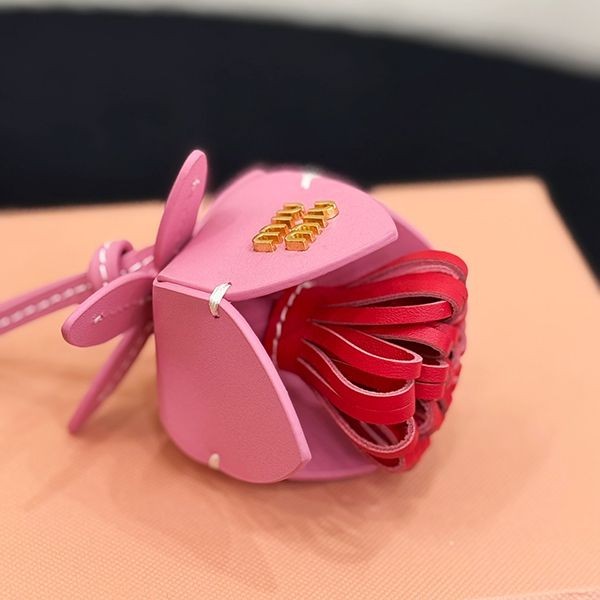 ミュウミュウ Leather trick キーホルダー 偽物・キーリング mye70199