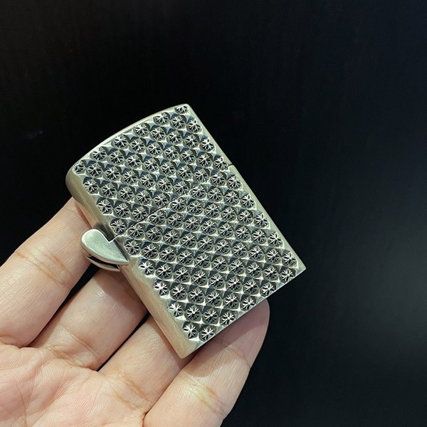 クロムハーツ ZIPPO ジッポライター 偽物 ピラミッドプラス Kuk97244