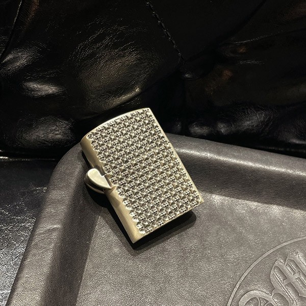 クロムハーツ ZIPPO ジッポライター 偽物 ピラミッドプラス Kuk97244