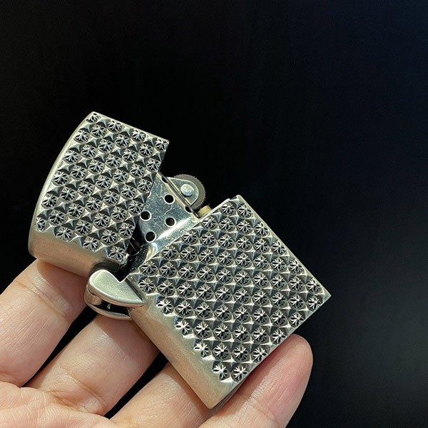 クロムハーツ ZIPPO ジッポライター 偽物 ピラミッドプラス Kuk97244