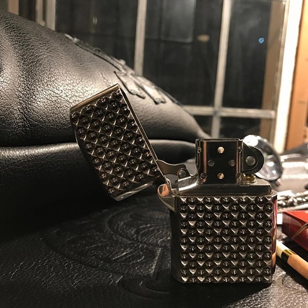 クロムハーツ ZIPPO ジッポライター 偽物 ピラミッドプラス Kuk97244