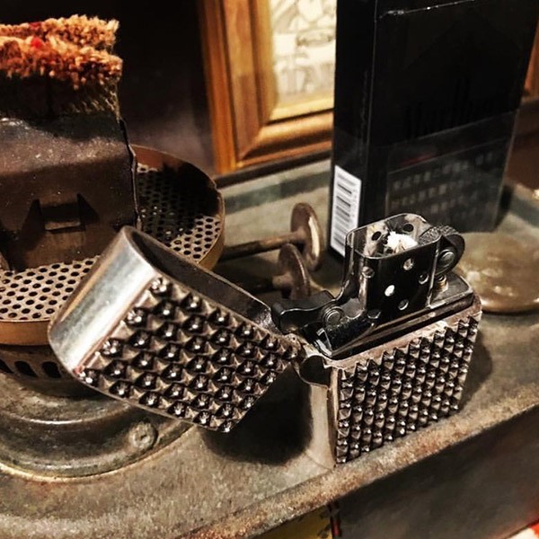 クロムハーツ ZIPPO ジッポライター 偽物 ピラミッドプラス Kuk97244